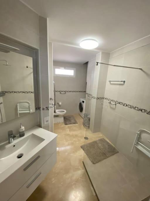 אדחה Villa Tranquila, Playa Del Duque מראה חיצוני תמונה